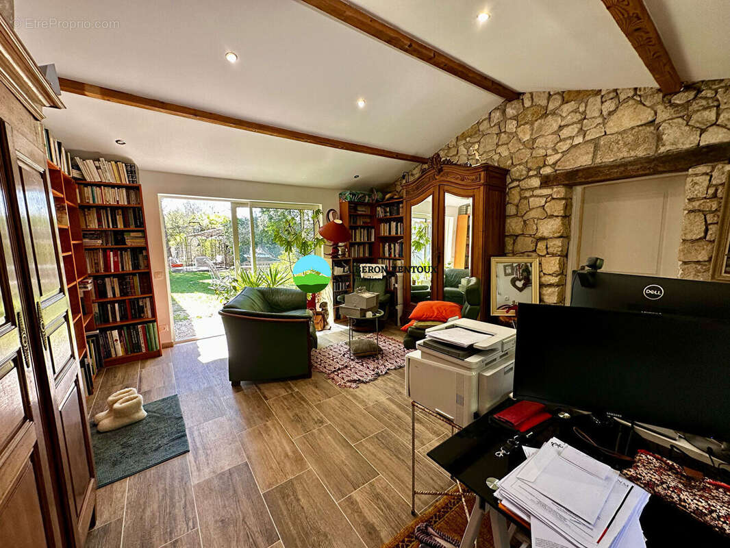 Maison à PERNES-LES-FONTAINES