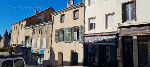 Maison à LA CLAYETTE