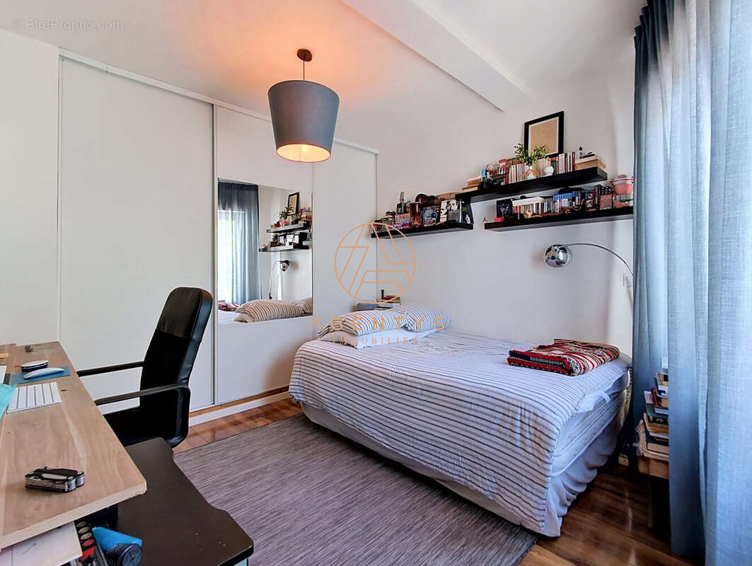 Maison 165 m² à Saint-Maur-Des-Fosses  - photo 9