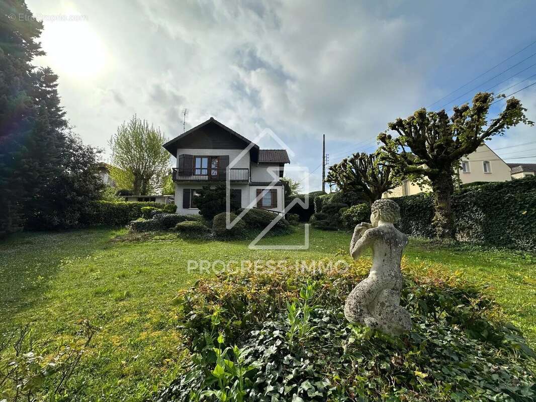 Maison à COMBS-LA-VILLE