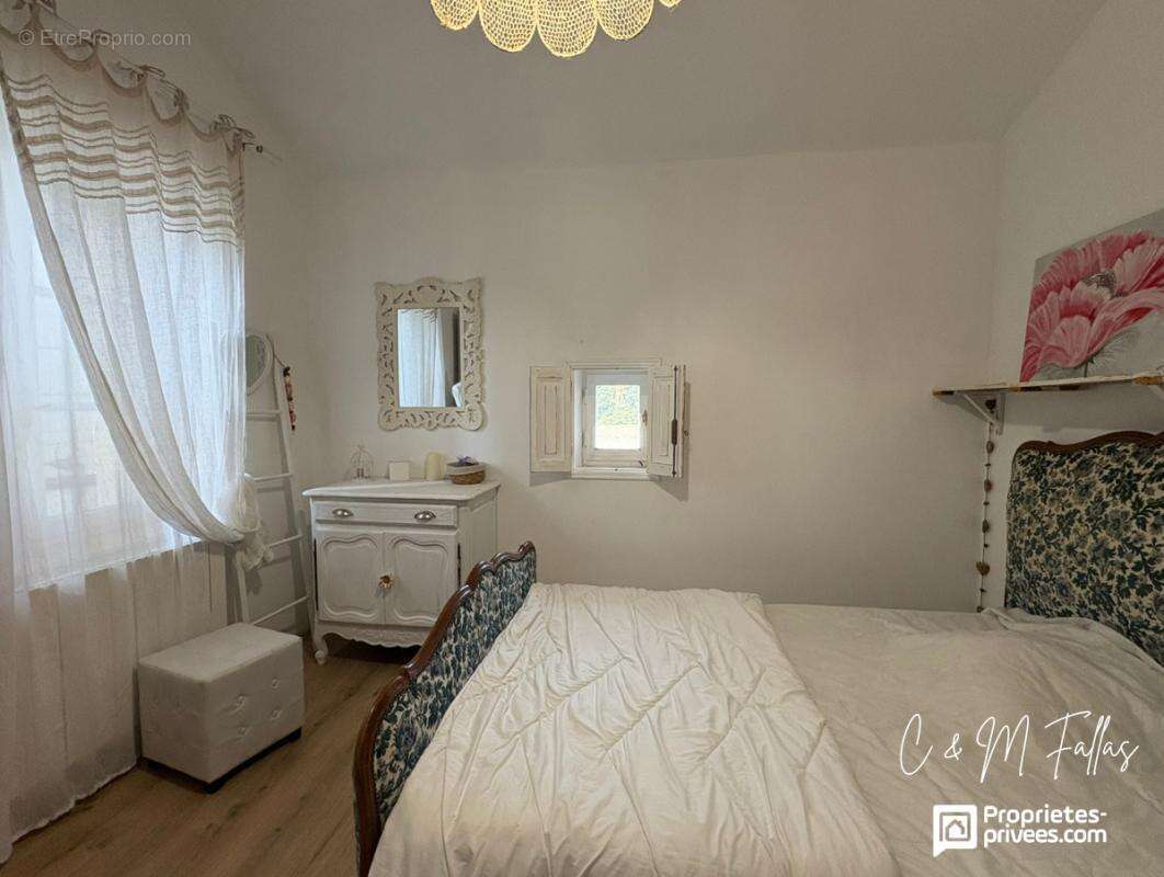 Maison à CAMARET-SUR-AIGUES