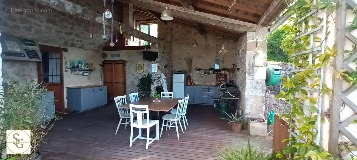   - Maison à CASTELNAU-DE-MONTMIRAL