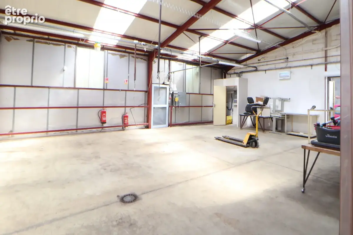 En exclusivite a saillans un batiment commercial ou professionnel - photo 4