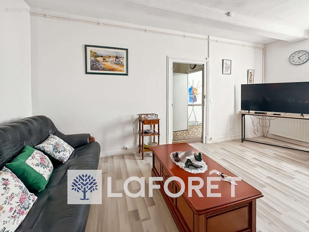 Maison à SAINT-GENIS-DE-SAINTONGE