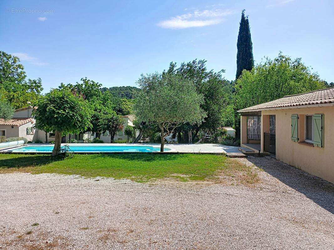 Villa sur 1700m² de terrain avec piscine, appartement et garage - LE VAL - photo 3