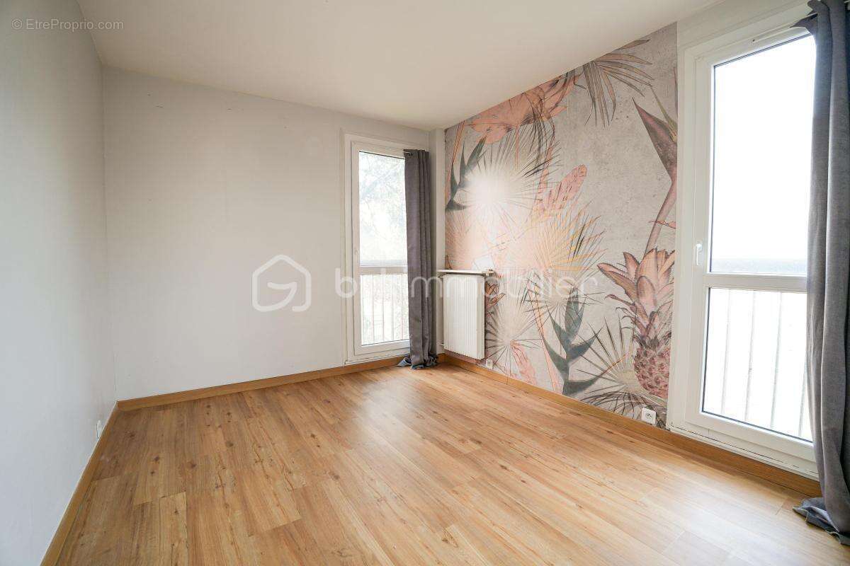 Appartement à LES PAVILLONS-SOUS-BOIS