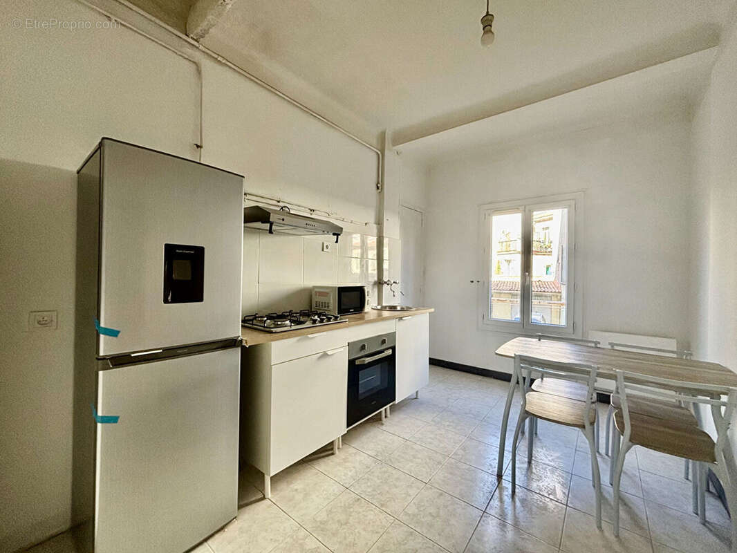 Appartement à MARSEILLE-4E