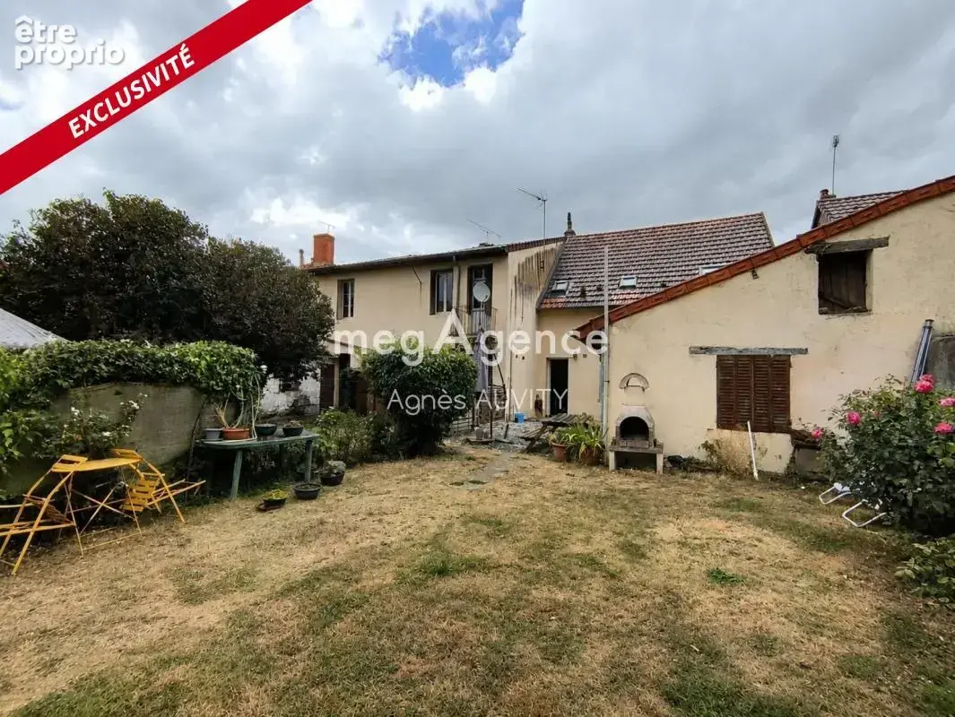 Maison à DURDAT-LAREQUILLE