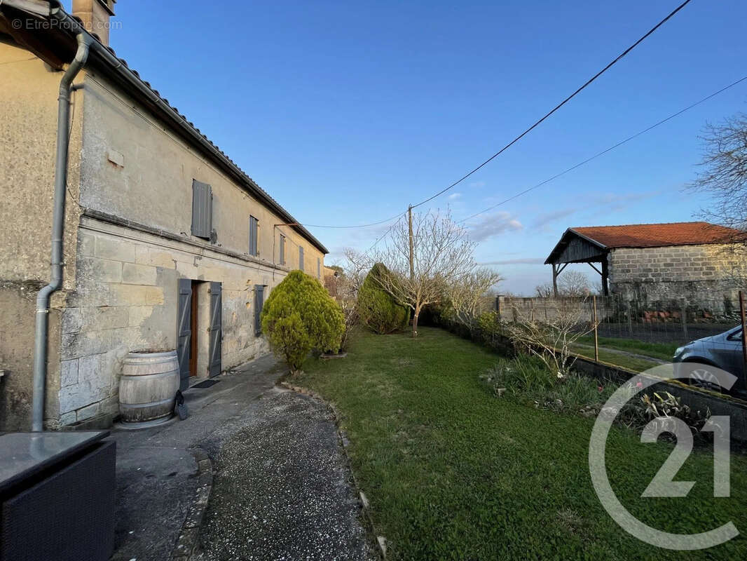 Maison à LAGORCE