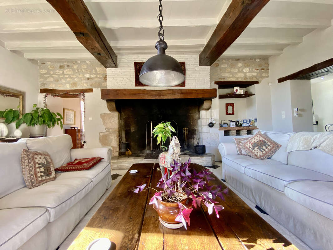 Maison à SAINTE-CECILE-DU-CAYROU