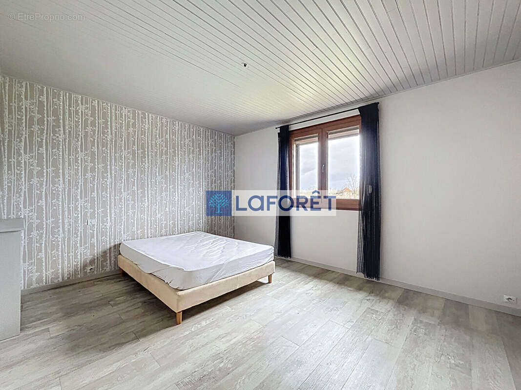 Maison à SAPIGNICOURT