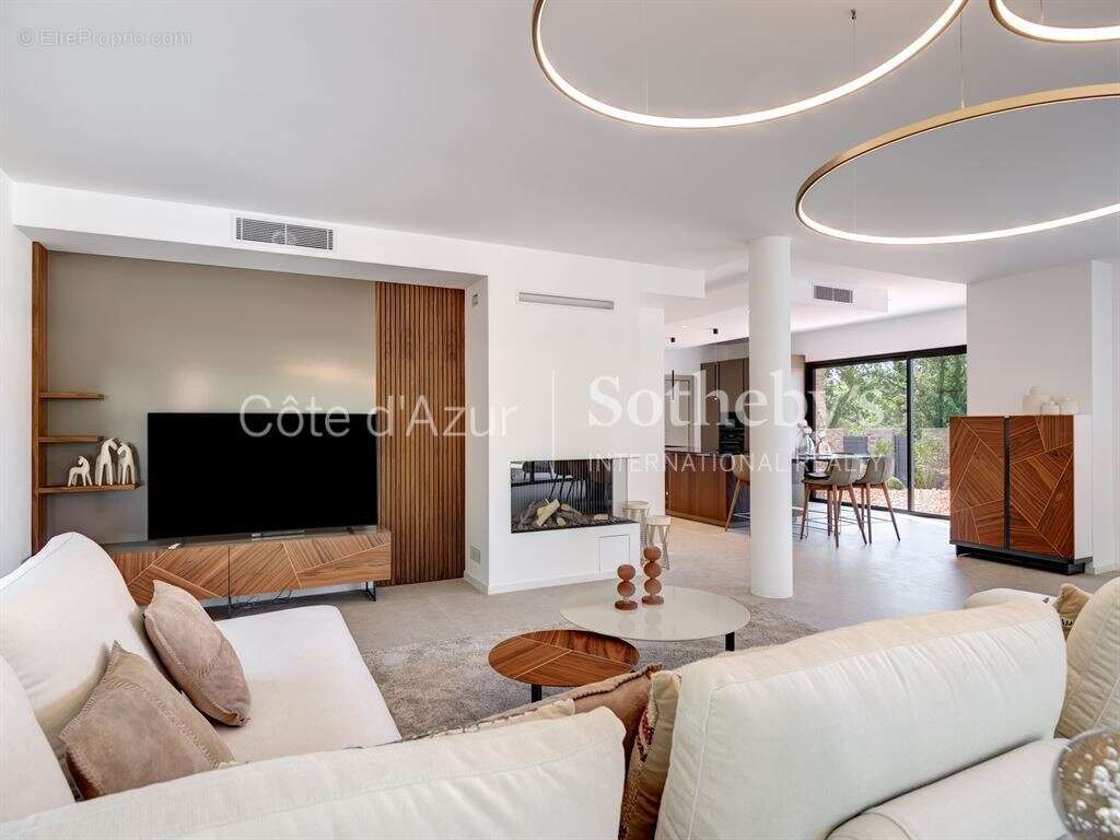 Maison à TOURRETTES