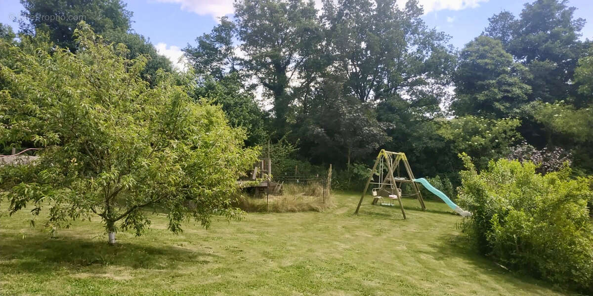 Maison à MONTFAUCON-MONTIGNE