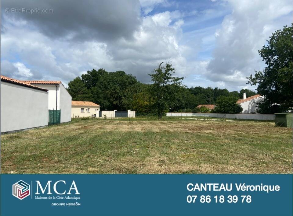 Photo Terrain à Breuillet au prix de 119 000€