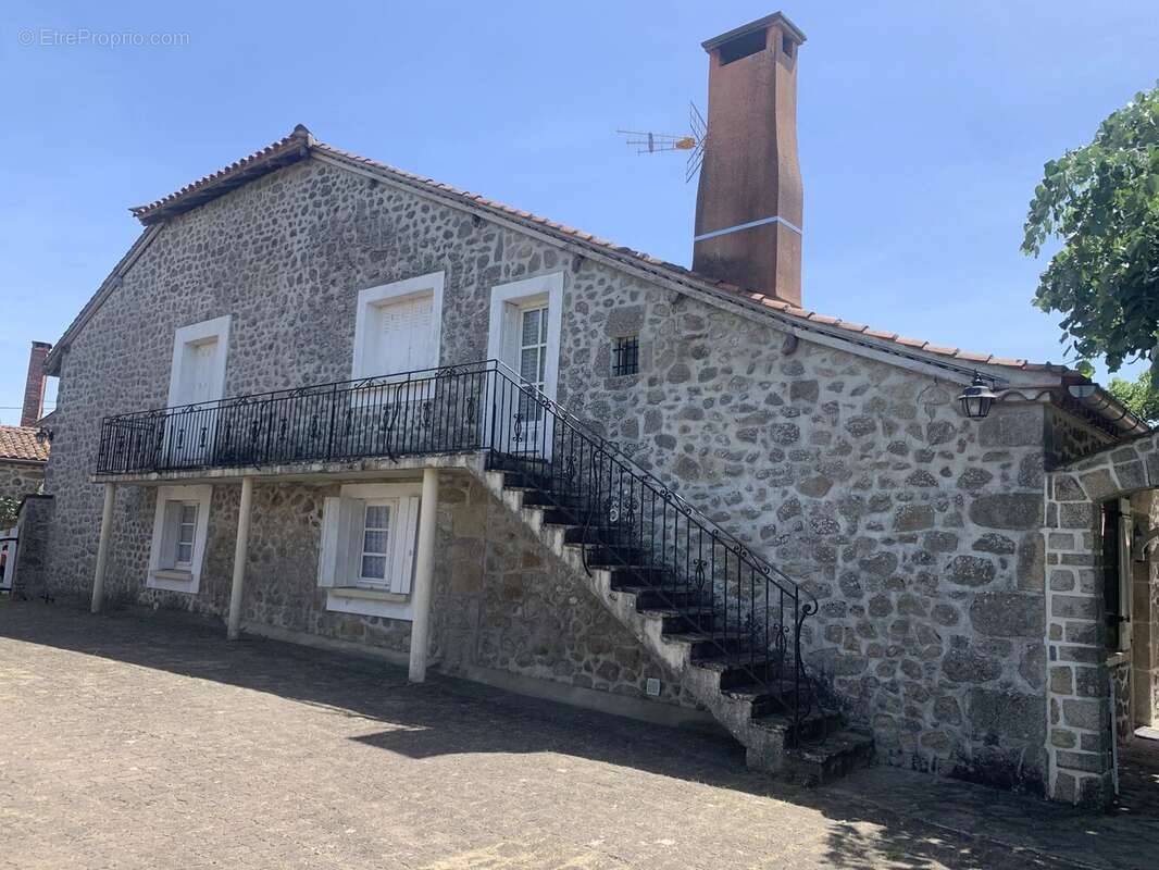 Maison à SAINT-SAUD-LACOUSSIERE