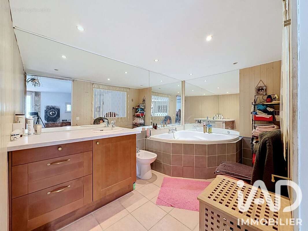 Maison 110 m² à Eyguieres  - photo 8