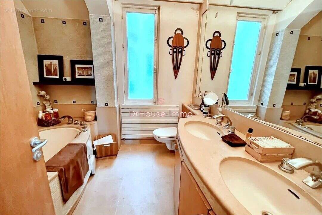 Appartement à PARIS-17E