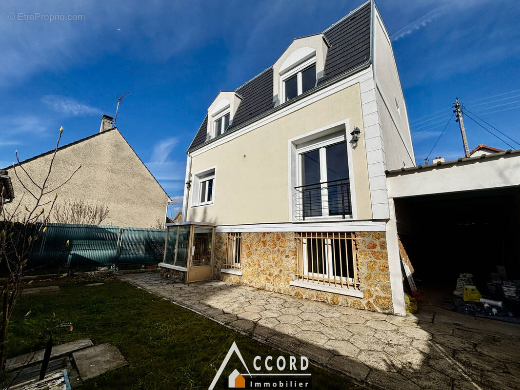 Maison à SARTROUVILLE