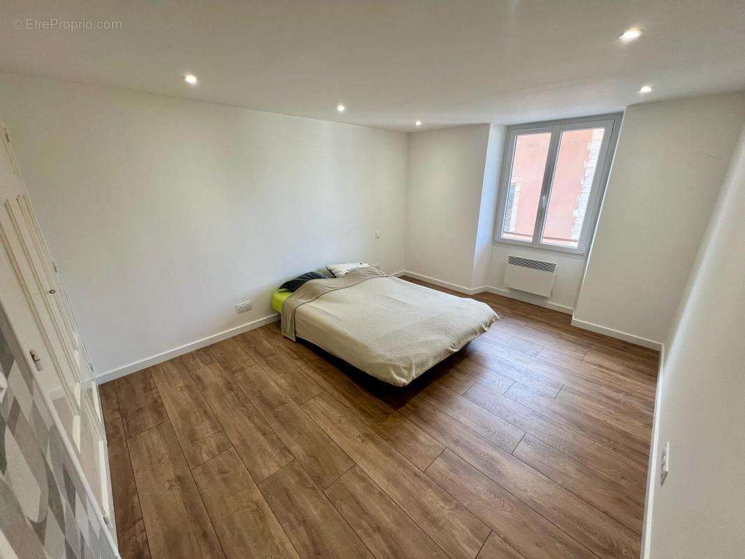 Appartement à ESPINASSES