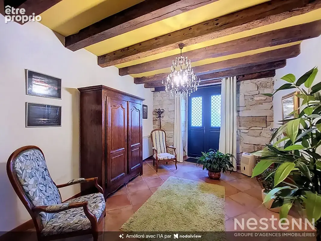 A vendre Maison de village en pierre de 173 m² avec garage et petit extérieur au coeur du village. - photo 7