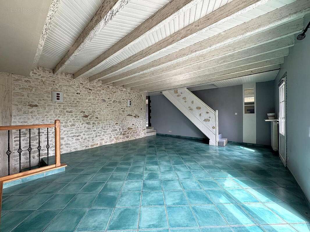   - Maison à SAINT-JACQUES-DE-THOUARS
