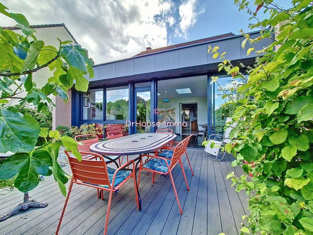 Maison à LES CLAYES-SOUS-BOIS