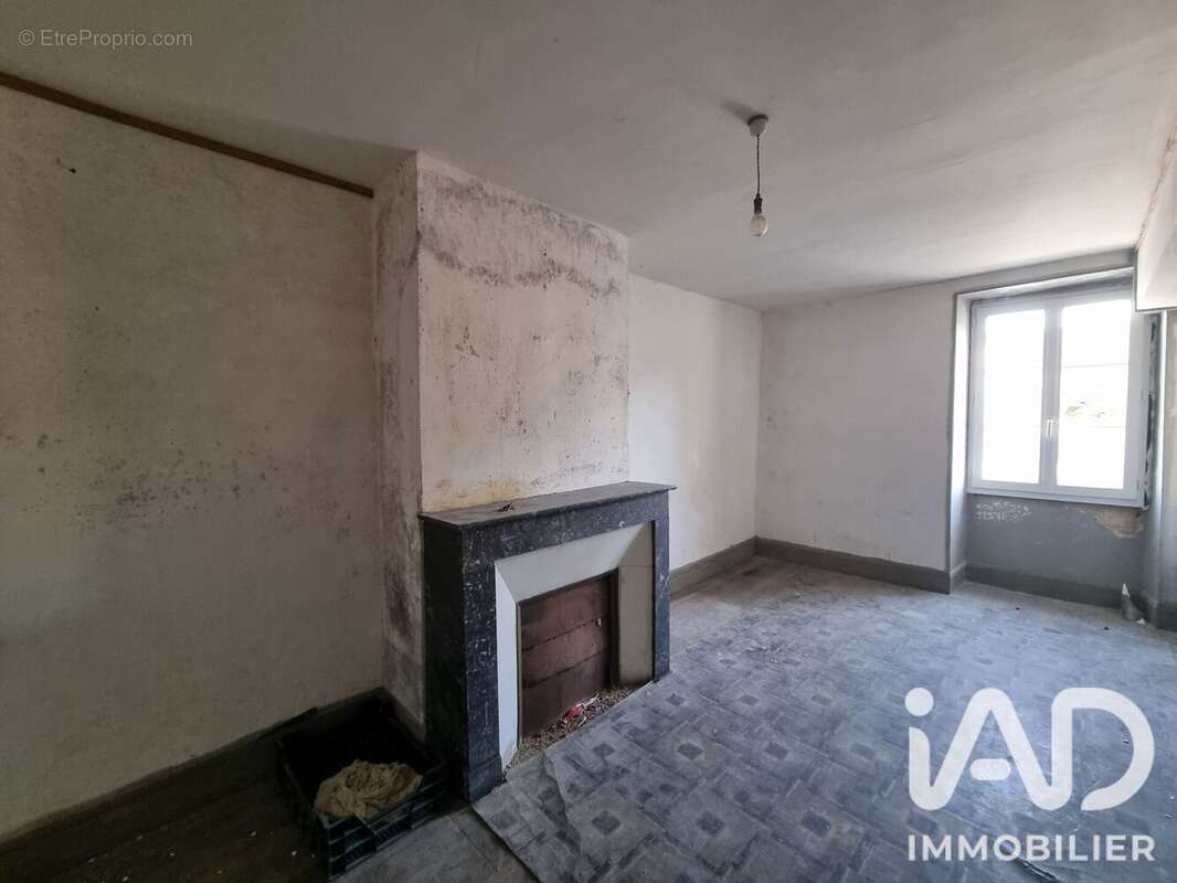 Maison 128 m² à Saint-Cyr-Les-Colons  - photo 3