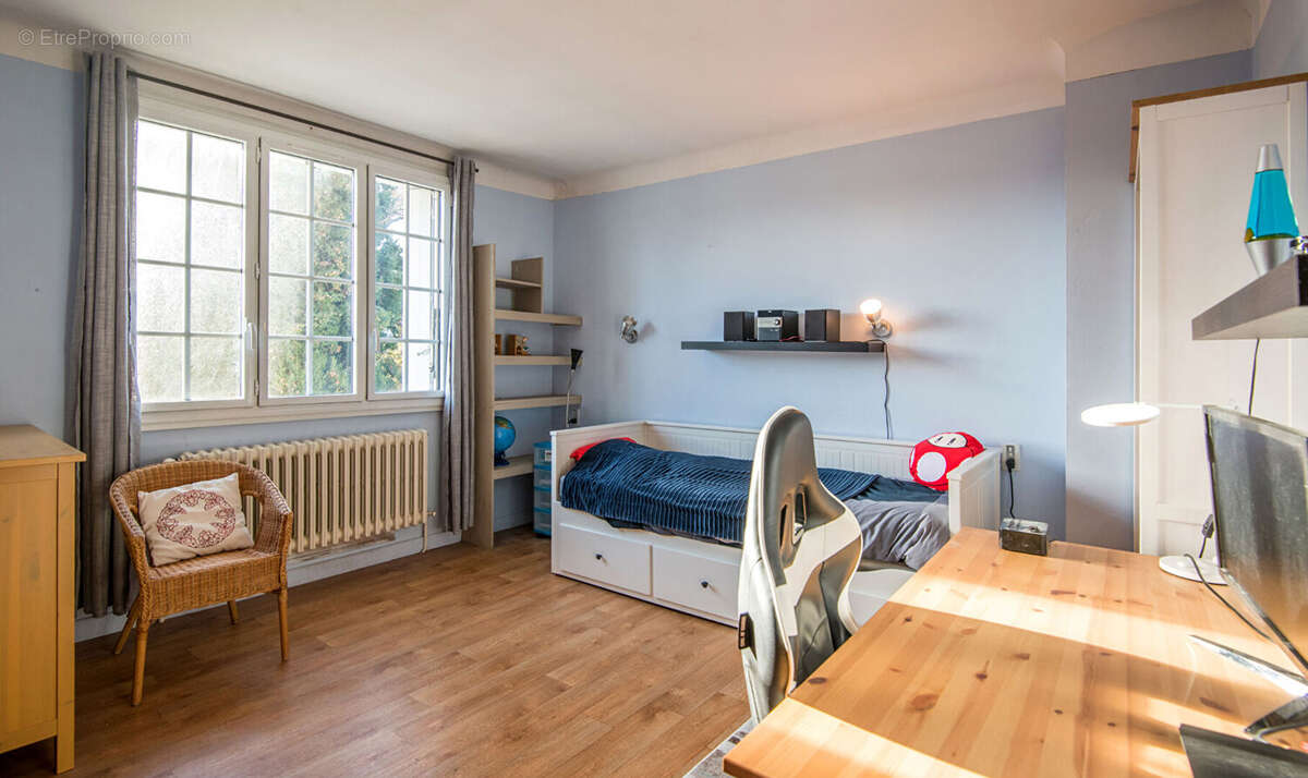 Maison à ONET-LE-CHATEAU