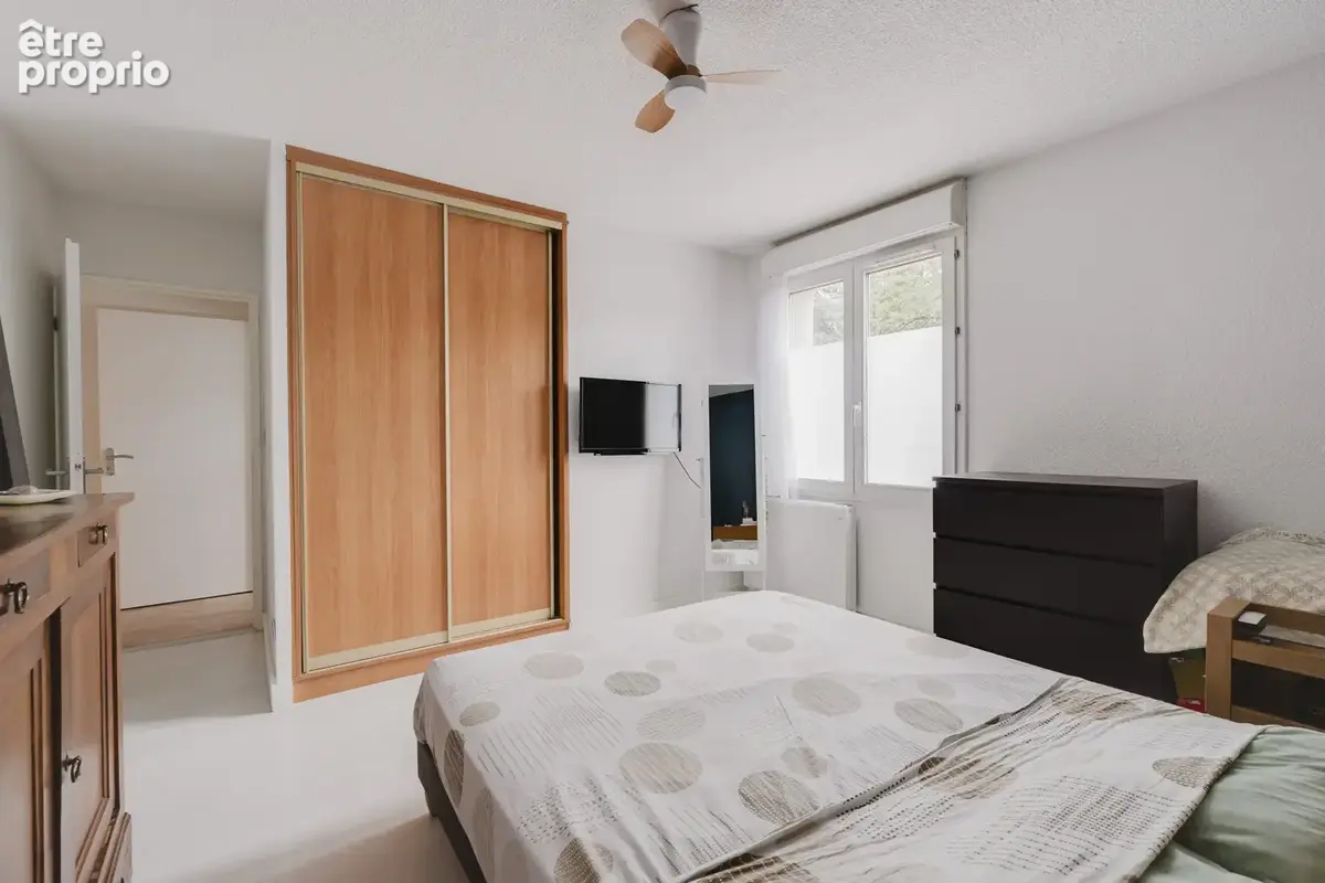 Appartement T4 rénové - Résidence de standing fermée et sécurisée - photo 9