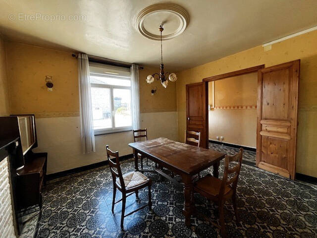 Maison à MAULDE