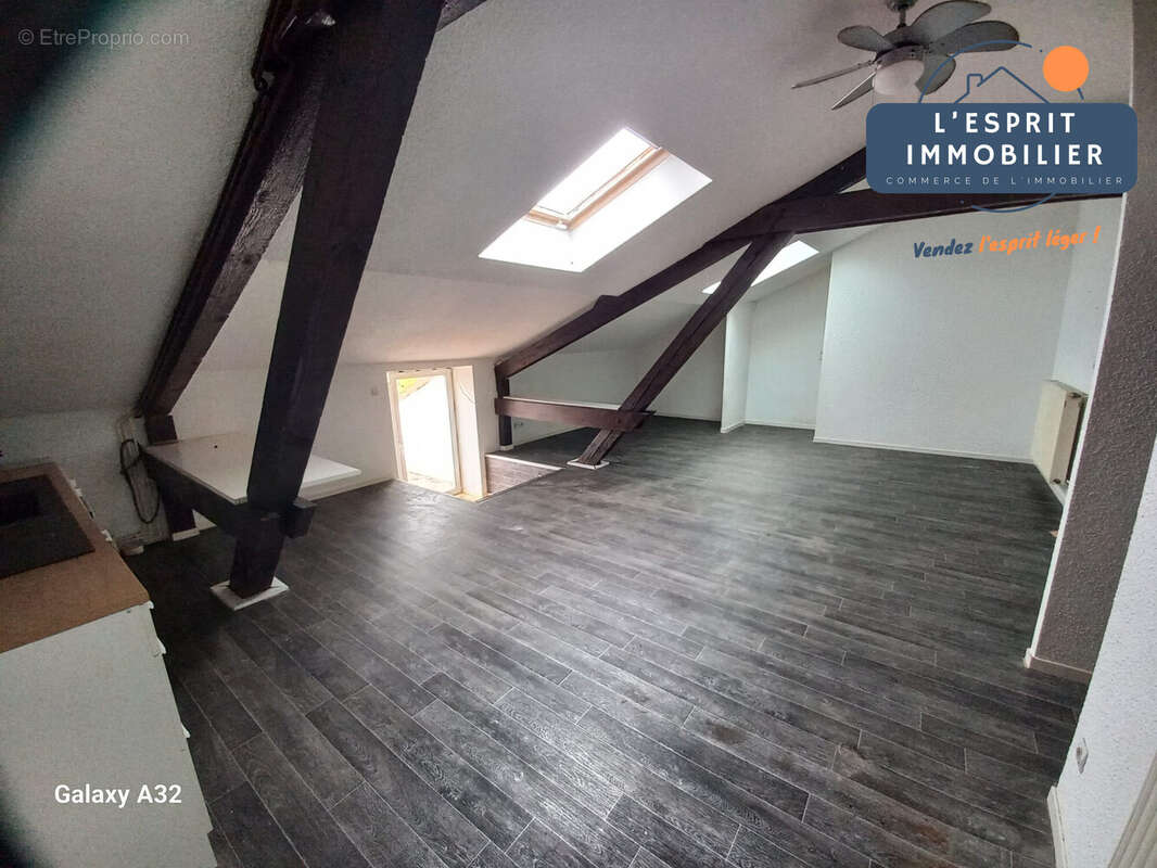 Appartement à COIN-LES-CUVRY