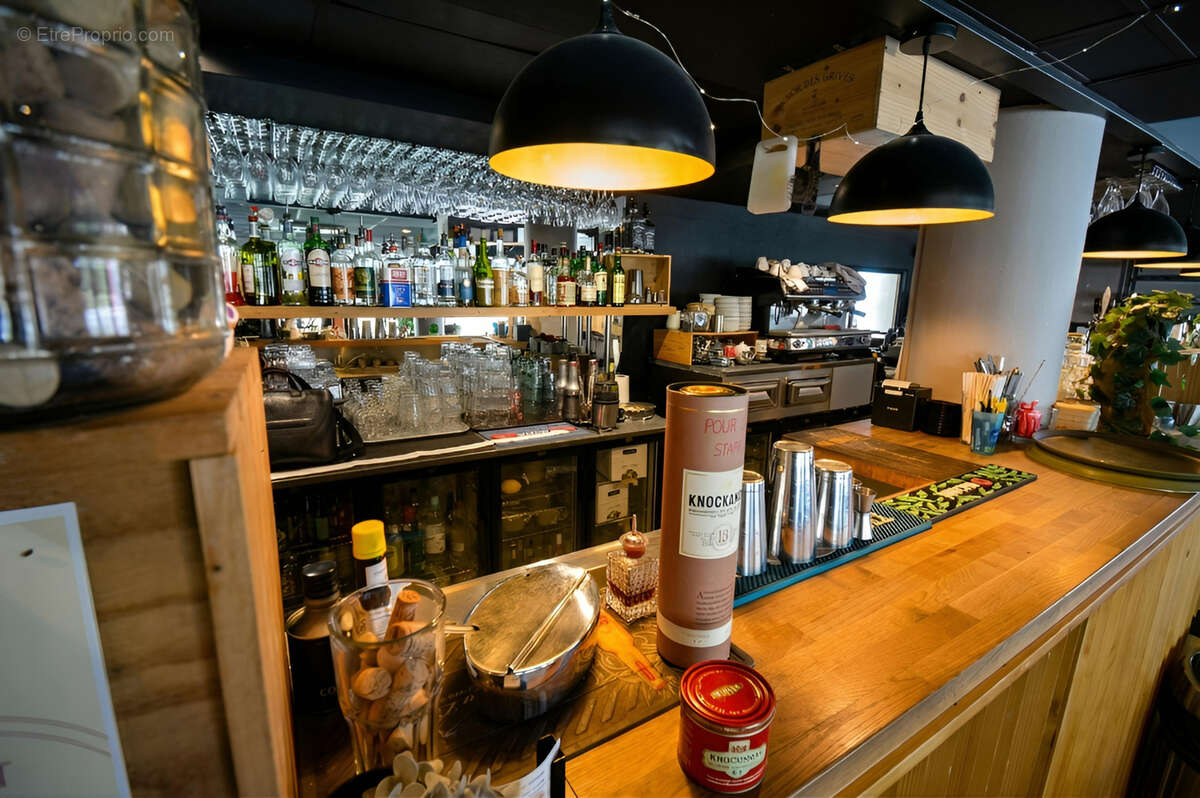 Commerce à MANDELIEU-LA-NAPOULE