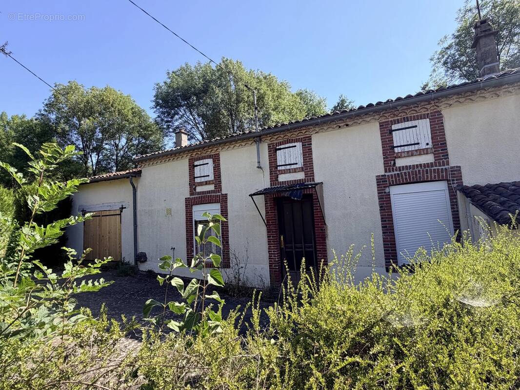 Maison à DROUX