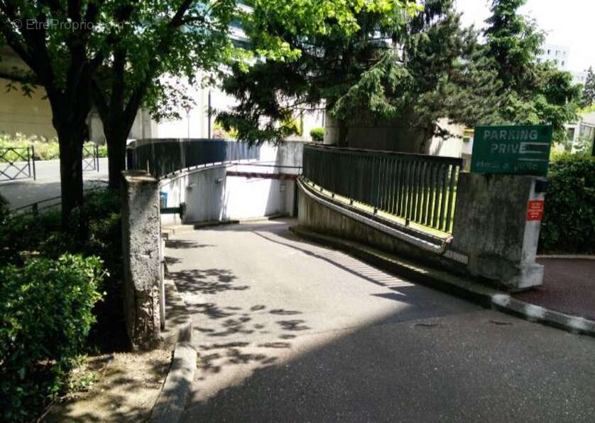 Parking à COURBEVOIE