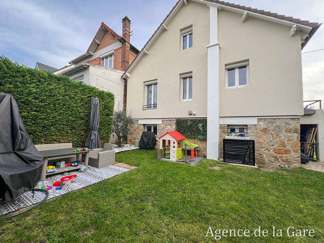 Maison à SARTROUVILLE