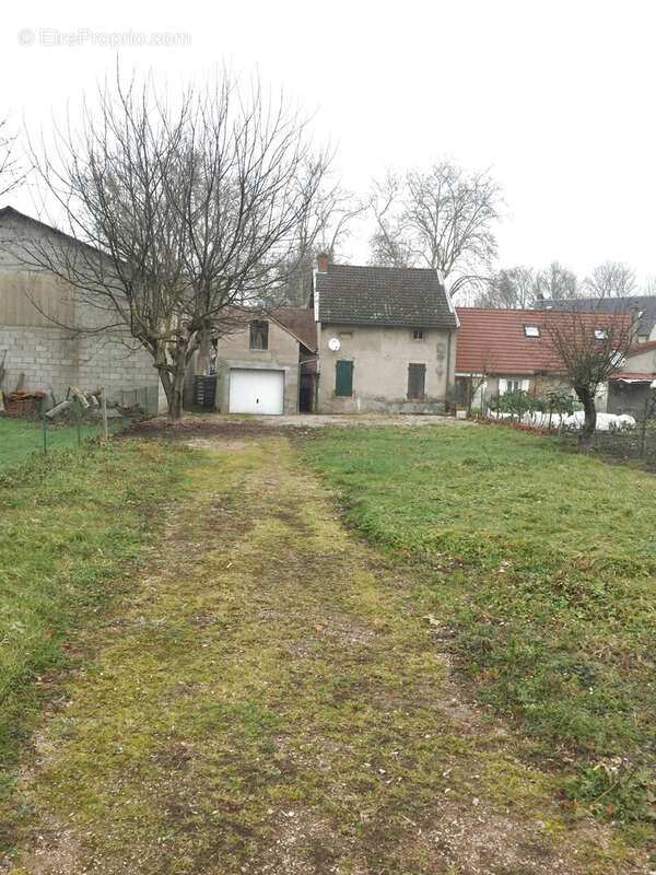 Maison à MONTAIGU-LE-BLIN