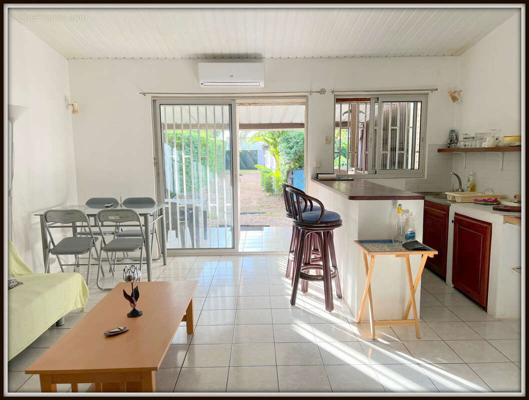 A vendre a kourou (97310) une magnifique maison en bois t5 de 106 m² avec 2 maisons t2 independantes - terrain de 775 m² - au pr - photo 15