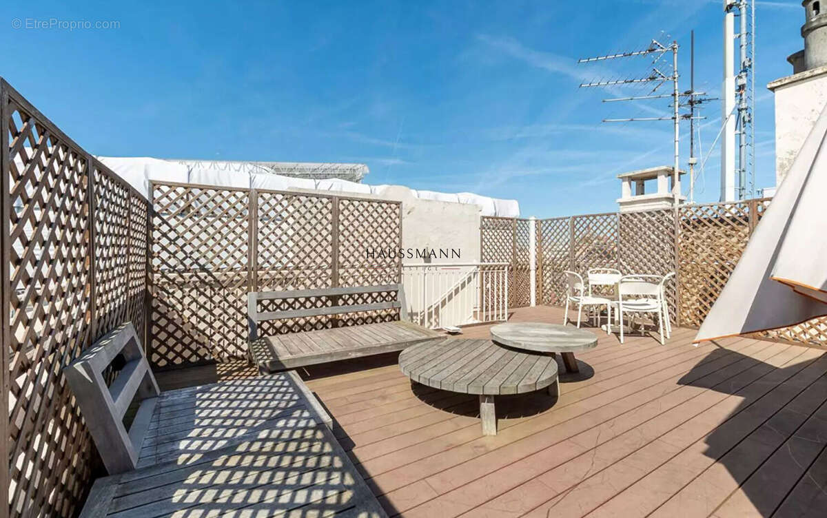 Appartement à PARIS-8E