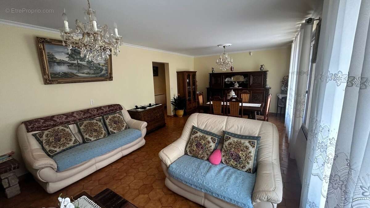 MAISON A VENDRE A VETRAZ MONTHOUX SALON SEJOUR SALLE A MANGER - Maison à VETRAZ-MONTHOUX