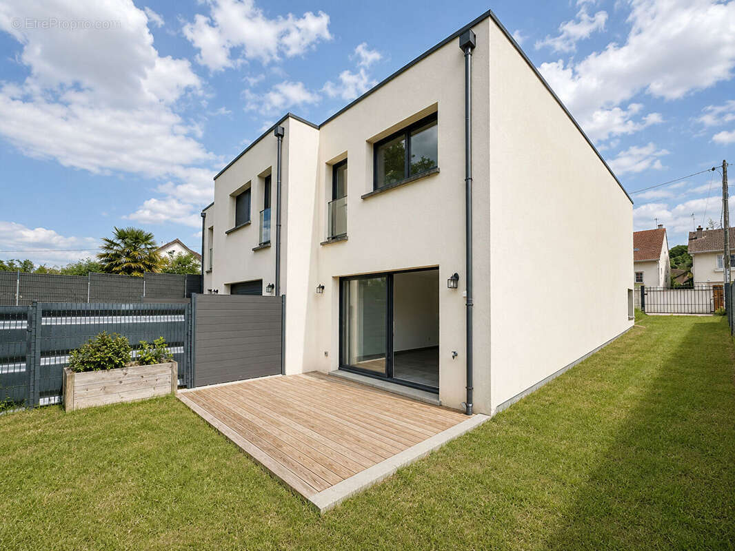 Maison à VIGNEUX-SUR-SEINE