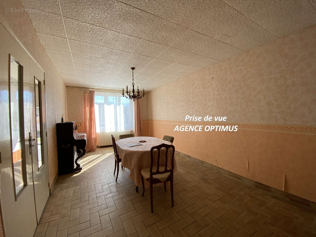 A vendre : Maison de ville à rénover avec dépendances, VILLENEUVE LA GUYARD - photo 5