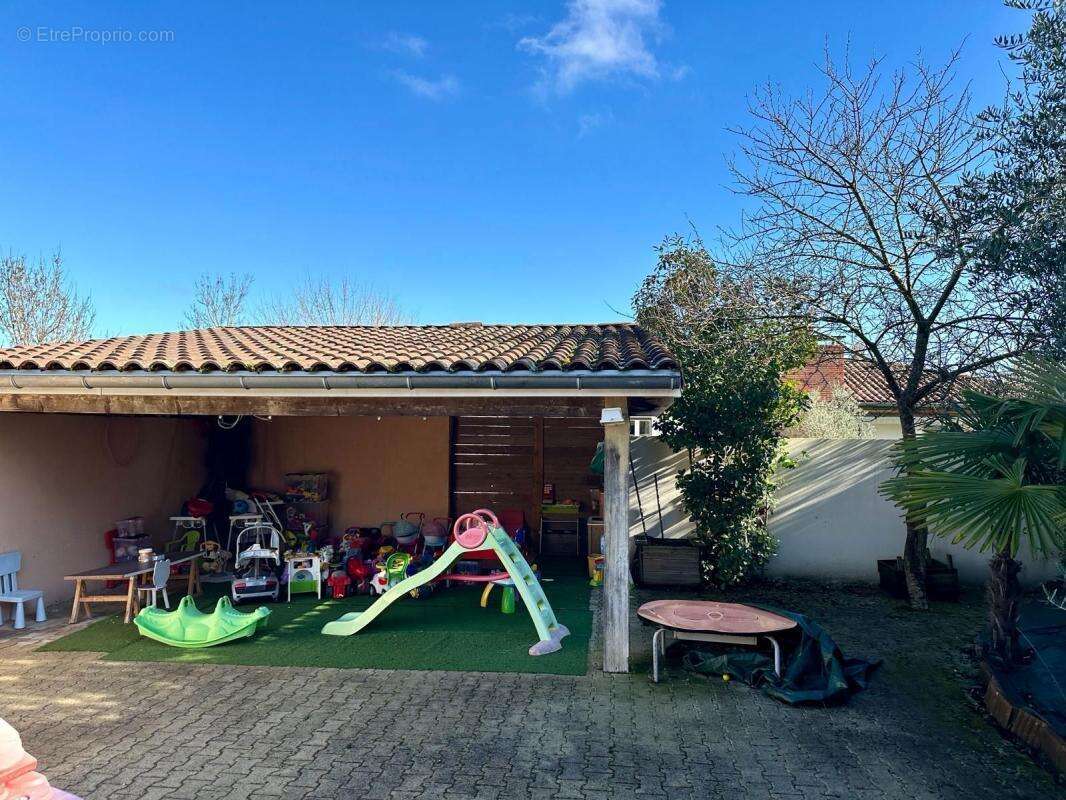 Commerce à LA VILLE-DIEU-DU-TEMPLE