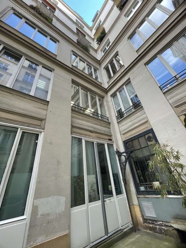 Autre à PARIS-2E