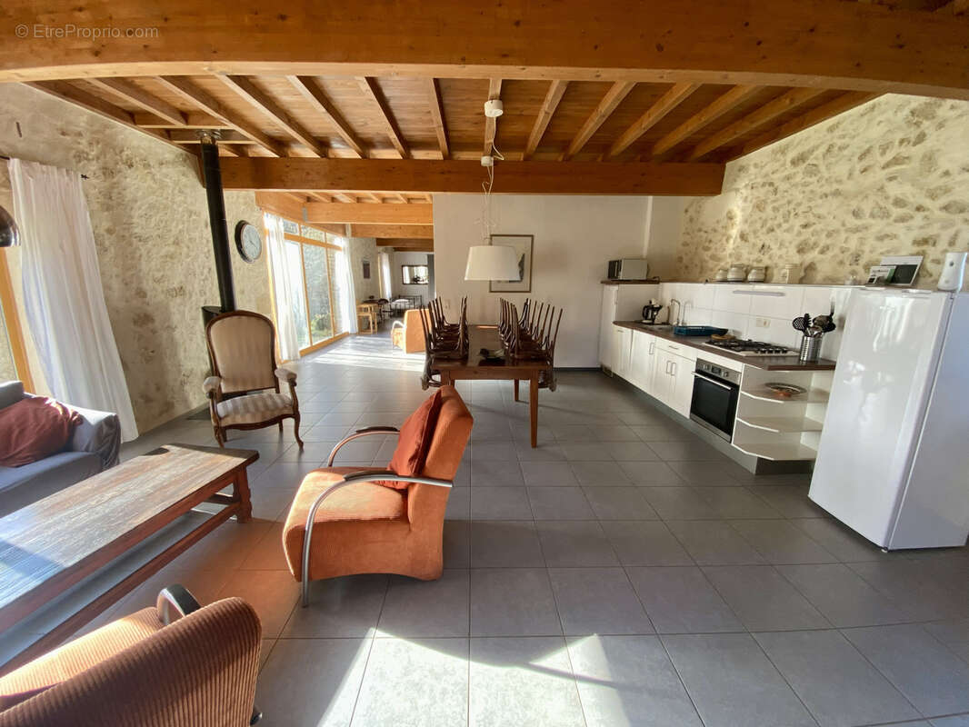 Maison à SEISSAN