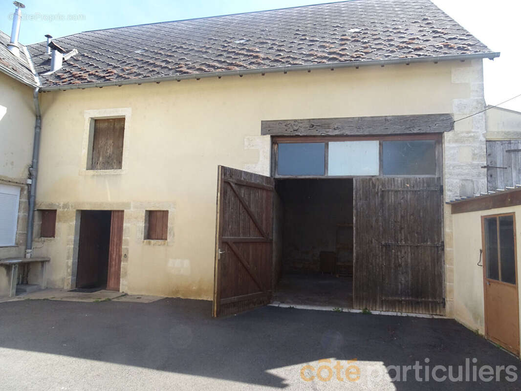 Maison à LIGNIERES