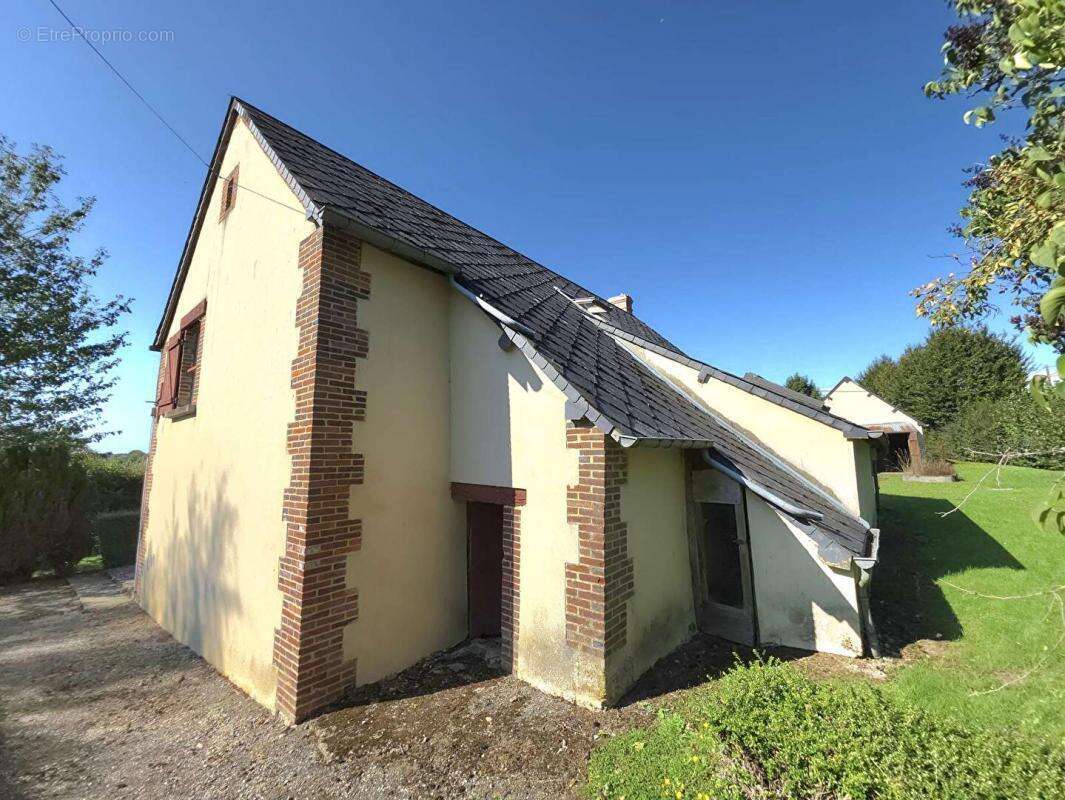 Maison à LA FERRIERE-AU-DOYEN