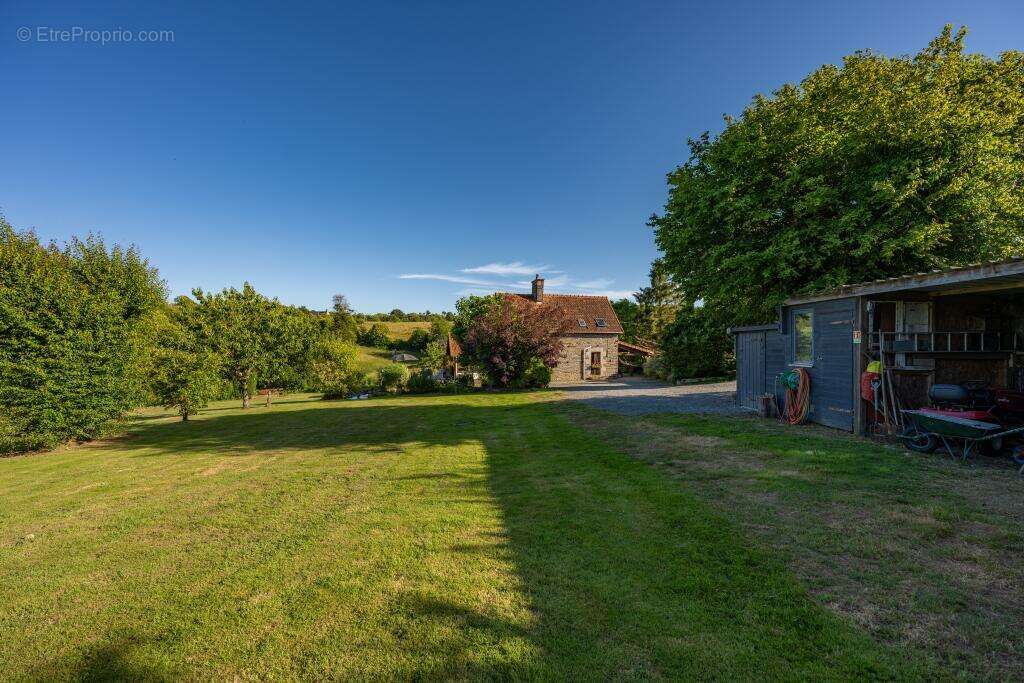 Maison à SAINT-HILAIRE-DU-HARCOUET
