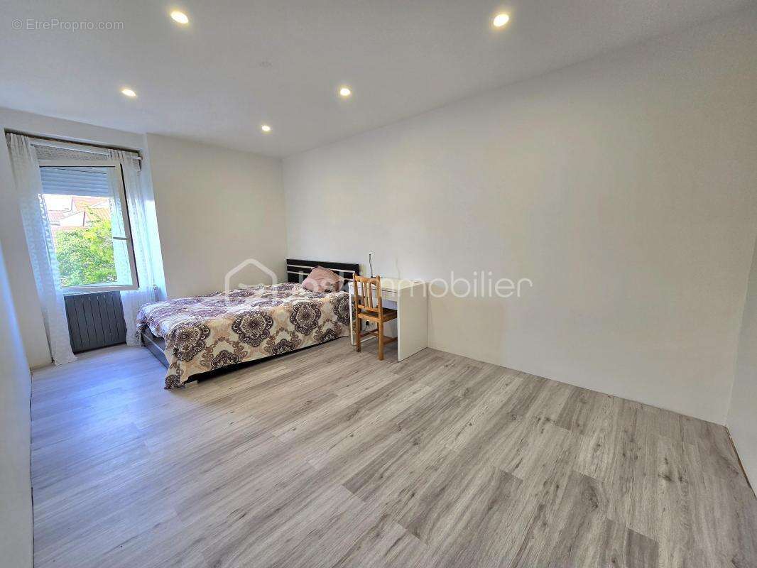 Maison de 232 m² avec dépendances, jardin clos et volumes rares – Randan (63) - photo 9