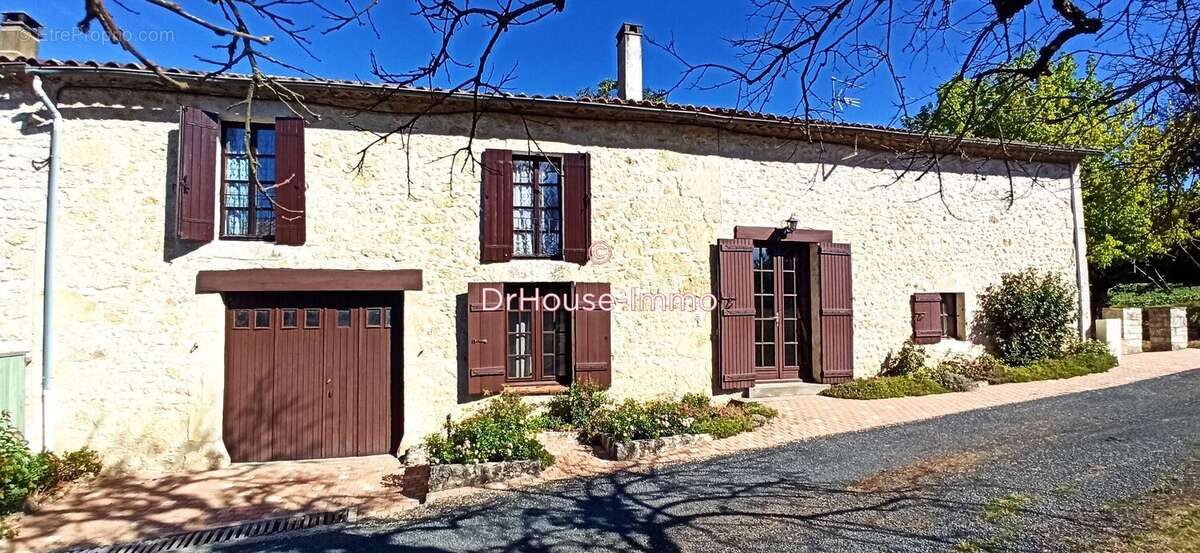 Maison à FONROQUE