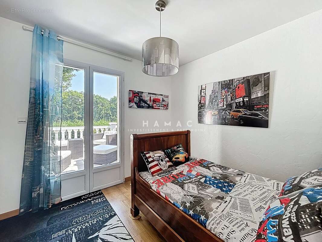 Maison à LA TOUR-DE-SALVAGNY